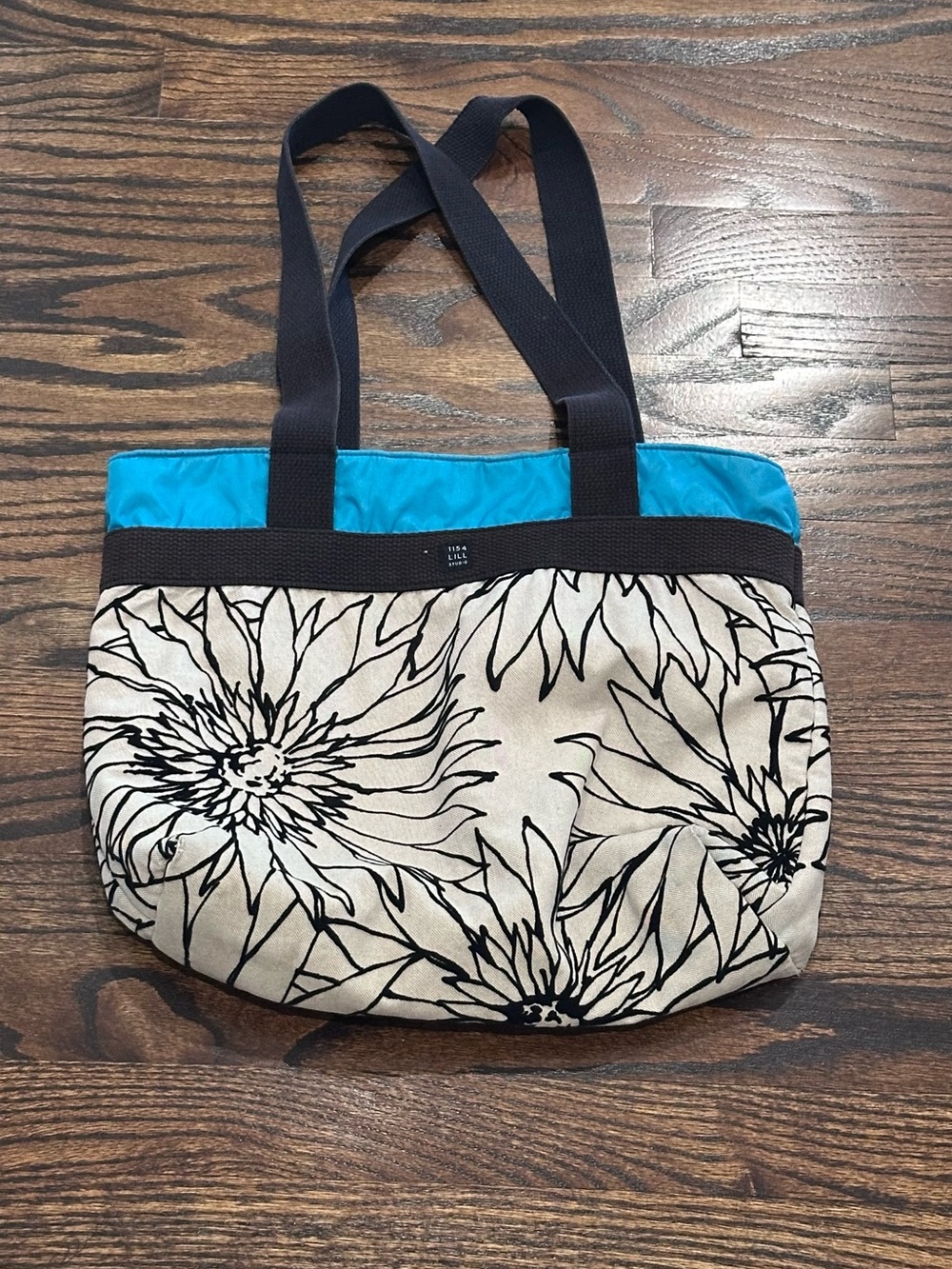 EUC 1154 Lill Studio Tote Bag